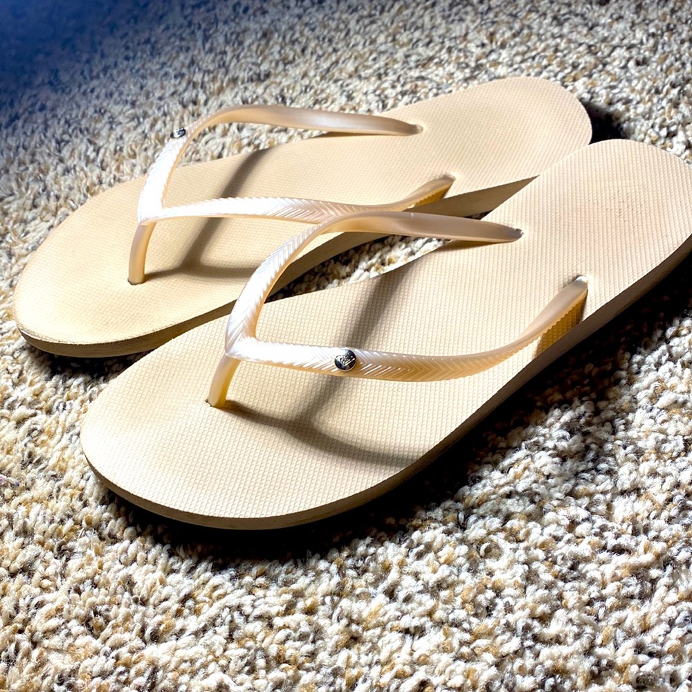 Roxy flip flops light gold, size 8